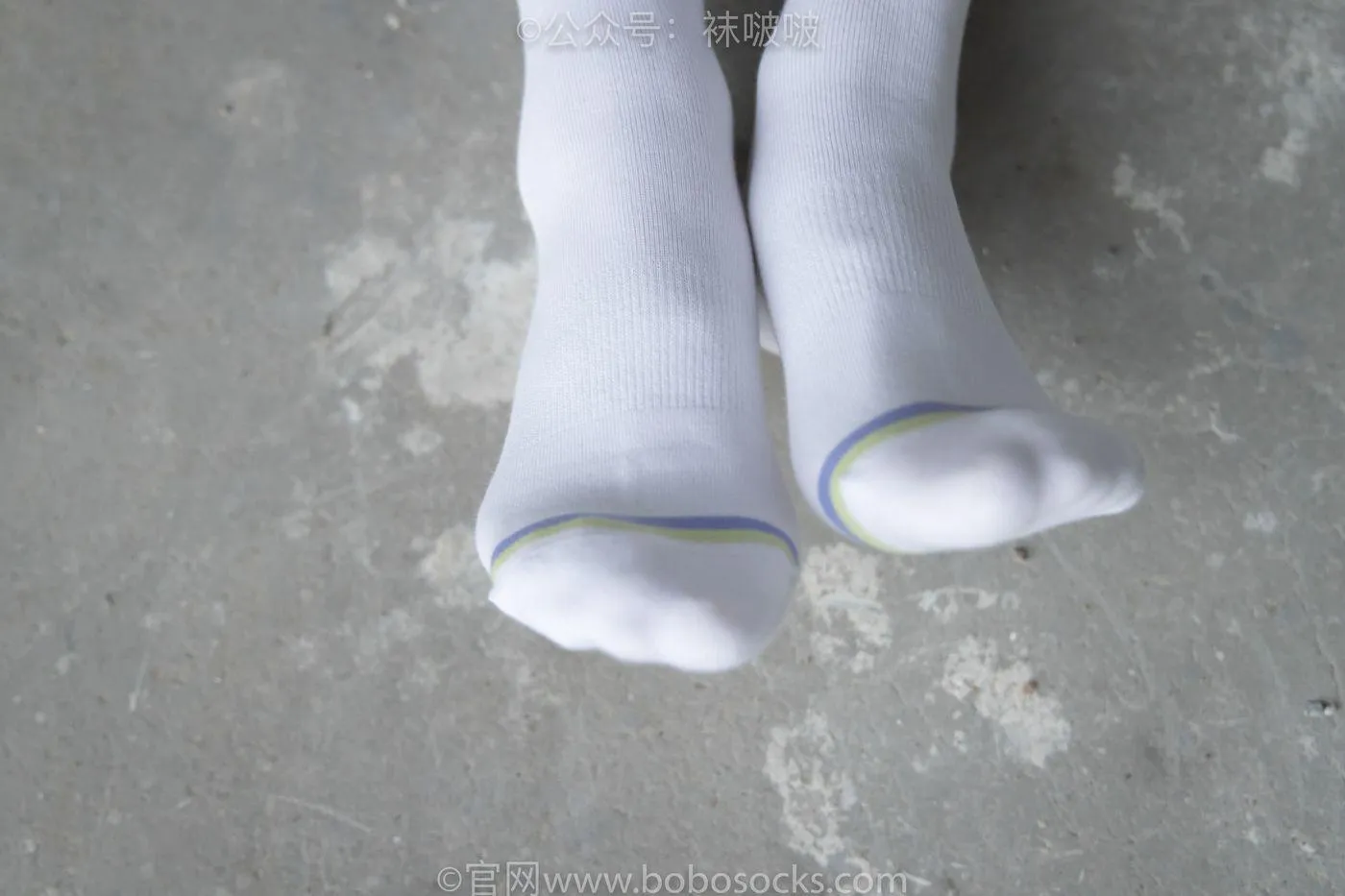 [BoBoSocks袜啵啵]NO.025 熊熊-安踏运动鞋、白色棉袜（踩脏）、裸足 [146P]插图6